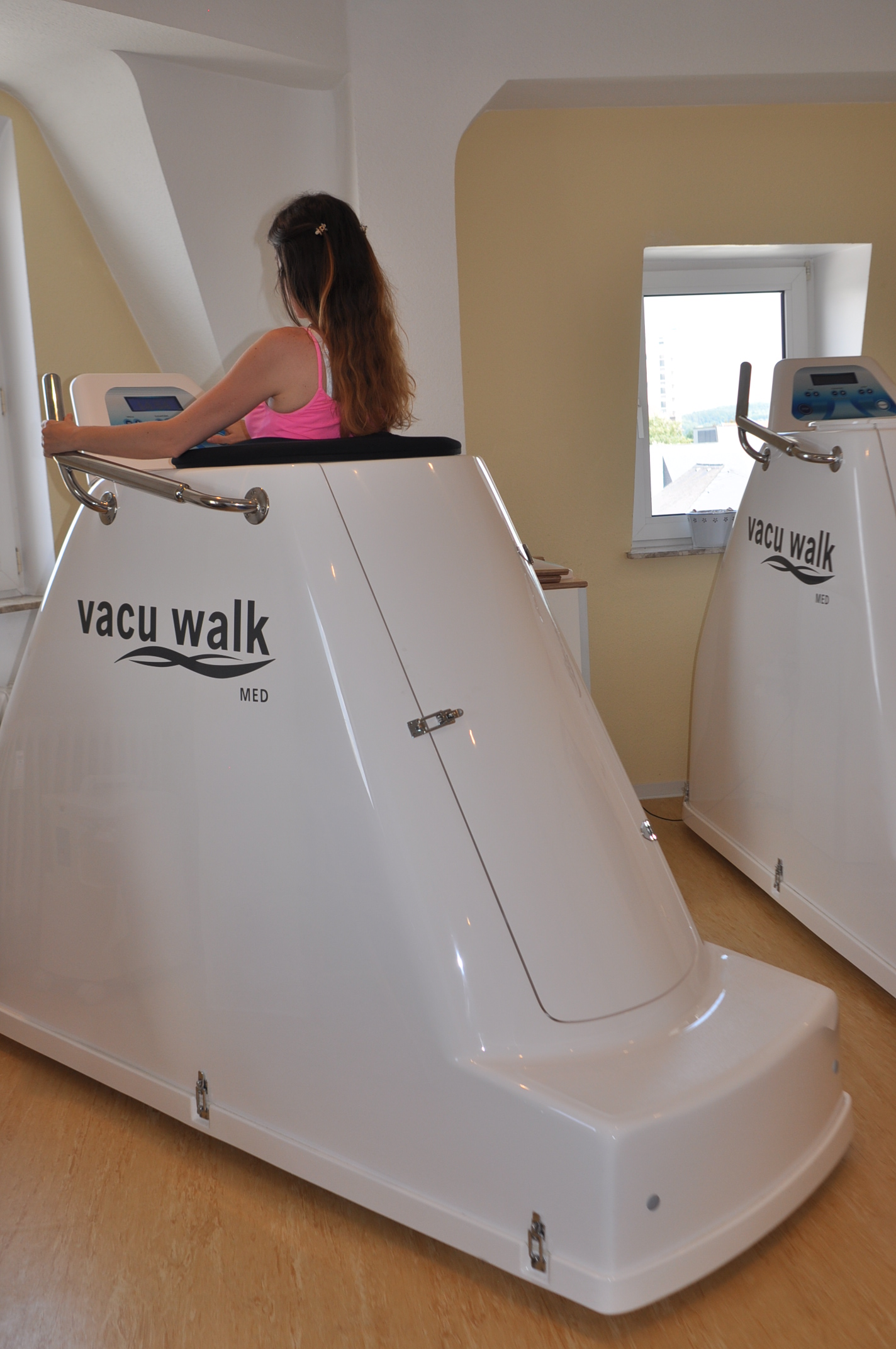 Vacu Walk,  ein Unterdrucksystem für Therapie und Training